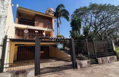Casa de 430m² de área privativa de 4 dormitórios , pátio , piscina e 04 vagas de