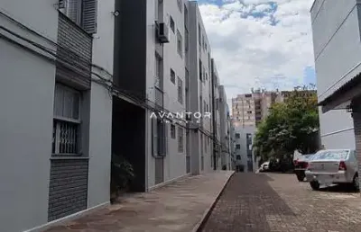 Apartamento de 02 dormitórios e possui vaga rotativa no condomínio