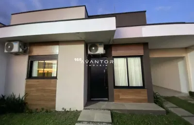 Casa 3 dormitórios, 1 suíte, 2 banheiros, lareira, churrasqueira, piscina, 2 v.g