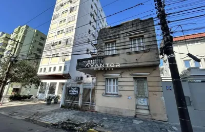Casa central com 284m², terraço, excelente para uso comercial