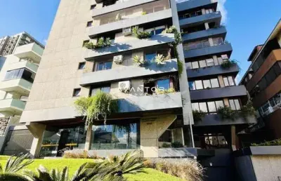 Apartamento amplo com 112 m² privativos, 2 dormitórios, uma suíte e dependência