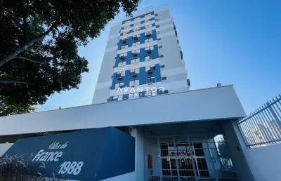 Apartamento central de 2 dormitórios/suite com box.