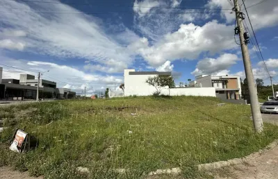 Terreno de esquina com 462m² no condomínio terras de santorini