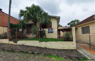 Casa com 3 quartos à venda na Travessa Lesbao, 20, Itararé, Santa Maria