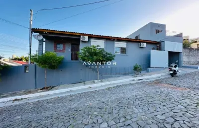 Casa com 3 quartos à venda na Rua Vidal de Negreiros, 12, Itararé, Santa Maria