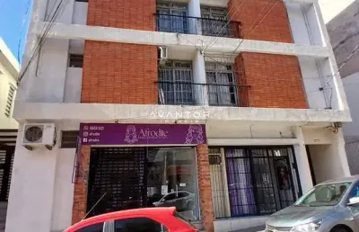 Apartamento de 1 dormitório, sala de estar, banheiro social, cozinha e área de s
