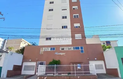 Apartamento central de 1 dormitório, sala de estar, banheiro social, cozinha, ár