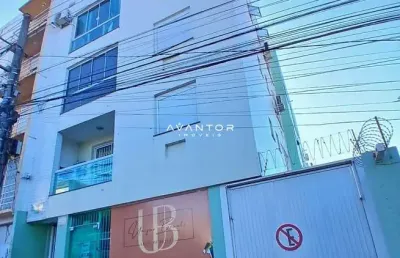 Apartamento central de 1 dormitório, sala de estar, banheiro social, cozinha, ch