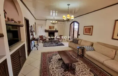 Casa plana, com 3 suítes, no bairro nossa senhora de lourdes