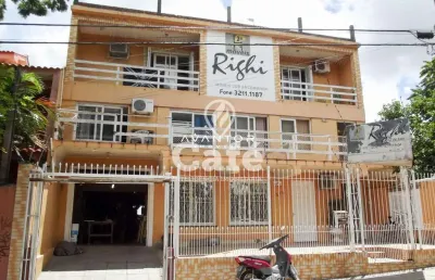 Térreo, sala comercial com escritório, depósito, mezanino e banheiro.