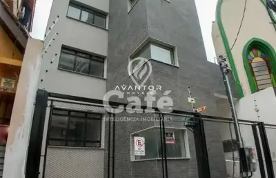 Sala comercial com 105m² de área privativa, 2 banheiros e copa.