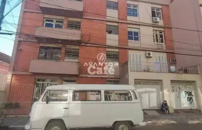 Amplo apartamento de 3 dormitórios com vaga de garagem e sacada.