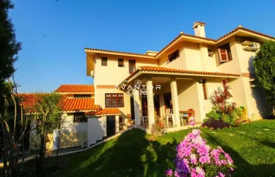 Casa com 5 dormitórios, 2 suítes, amplo pátio com piscina e area gourmet. bairro