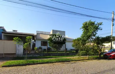 Casa à venda com 3 dormitórios 3 banheiros 2 vagas de garagem e amplo pátio.