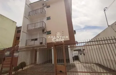Apartamento com 2 dormitórios, suíte e sacada de frete, ótima localização, na re