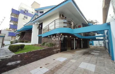 Linda casa confortável e aconchegante com 6 dormitórios, sendo 3 suítes e uma ma