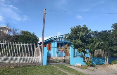 Casa, 3 dormitórios, 1 banheiro, 2 vagas, pátio, churrasqueira, pé de platano