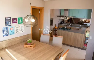 Linda cobertura duplex com 3 dormitórios e uma bela vista panorâmica do pôr do s