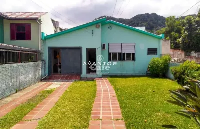 Ótima casa em muito bem localizada em santa maria!!