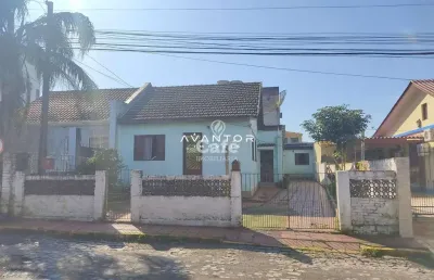 Casa situada em localização privilegiada próxima de tudo.
