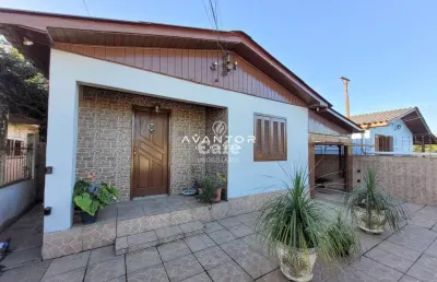 Casa, quatro dormitórios, suíte, churrasqueira, duas vagas de garagem, bairro ju