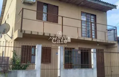 Sobrado de 5 dormitórios, suíte, sala de estar, 2 banheiros, cozinha, área de se