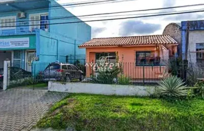 Casa de 3 dormitórios, sala de estar, (2) banheiros, cozinha, área de serviço, g