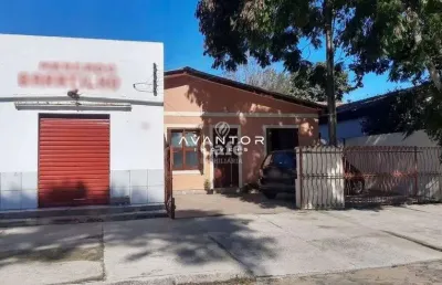 Casa com ponto comercial de 3 dormitórios, sala, 3 banheiros, cozinha, depósito,