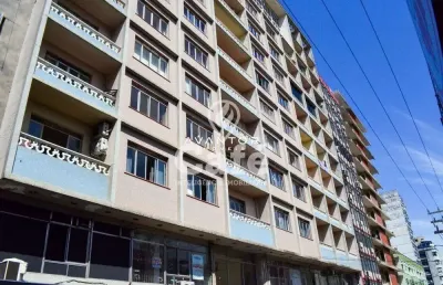 Apartamento, 2 dormitórios, 1 suíte, banheiro social, sacada, bairro centro