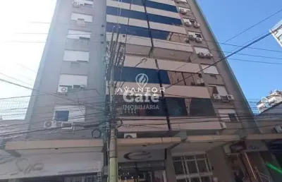 Ponto comercial no centro, composto por 5 salas e 4 banheiro, pronto para funcio