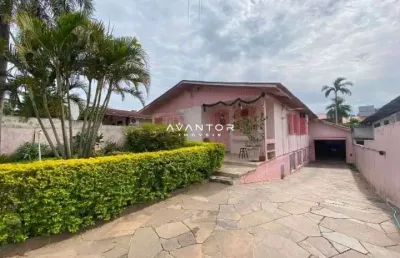 Casa ampla com 4 dormitórios, sala de estar, 3 banheiros, cozinha, churrasqueira