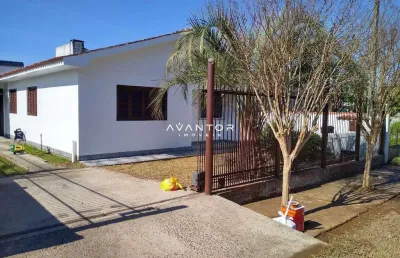 Casa ampla de 3 dormitórios, sala ampla, 2 banheiros, cozinha, área de serviço,