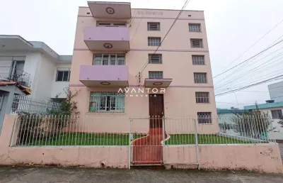 Apartamento térreo amplo de e 3 dormitórios, sala de estar, 2 banheiros, cozinha