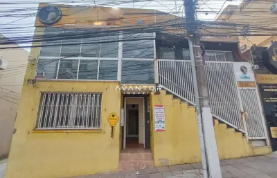 Sala comercial de 100 m², composta por 5 salas, banheiro, cozinha e lavanderia,