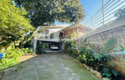 Casa 3 dormitórios (1 suíte), 264m² de área útil, localizada no bairro perpetuo