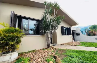 Casa, 3 dormitórios, 1 suíte, 4 banheiros, espaço gourmet, piscina, duque de cax