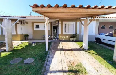 Casa 2 dormitórios, sala de estar, cozinha ampla, churrasqueira, garagem coberta
