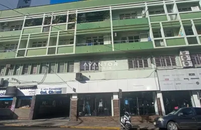 Sala comercial no centro de santa maria de 48 m² com banheiro e área de serviço.