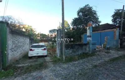 Terreno central amplo de 400 m², pronto para construir!