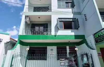 Apartamento central térreo de 2 dormitórios, sala de estar, banheiro social, coz