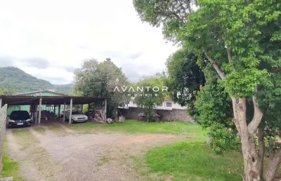 Terreno de 994,48 m² , localizado próximo ao trevo do castelinho.