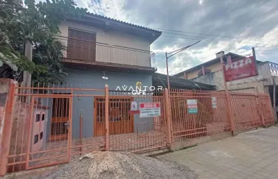 Sala comercial ampla de 100 m² e 2 banheiros, localizada no bairro uglione.