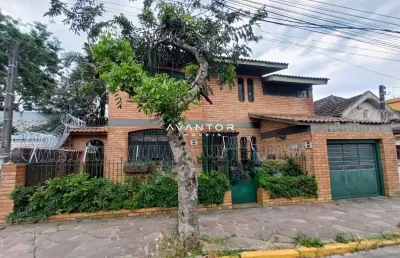 Casa ampla com 4 dormitórios, suíte, sala 2 ambientes, cozinha, 3 banheiros, lar
