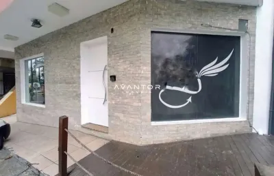 Sala comercial ampla de 187 m², composta por 3 salas, 2 banheiros e estacionamen
