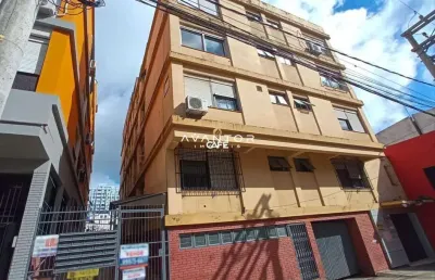 Apartamento central de 1 dormitório, sala de estar, banheiro social, cozinha, ár