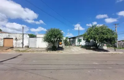 Terreno de esquina excelente ponto para comércio ou moradia.