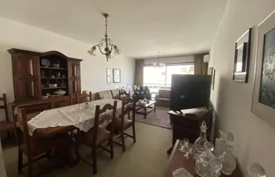 Amplo apartamento no centro de santa maria com 3 dormitórios.