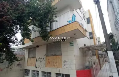 Apartamento central amplo de 2 dormitórios, sala de estar, 2 banheiros, cozinha,