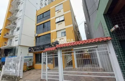 Apartamento no centro de 2 dormitórios, sala de estar com sacada, 2 banheiros, c