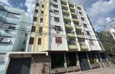 Apartamento central de 3 dormitórios, sala 2 ambientes com lareira, banheiro soc